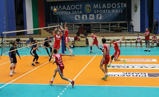 Бургаски ученици ще играят волейболен финал непосредствено преди официален мач на „Нефтохимик“