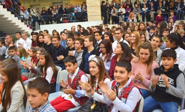 За първи път бургазлии могат да участват в онлайн гласуване за „Ученик на годината“