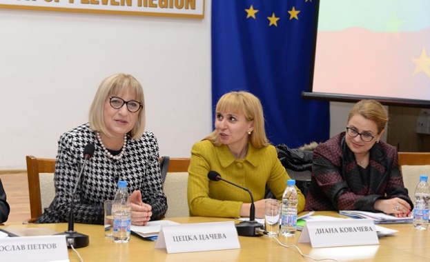 Министър Цачева: Ще работим активно за постигане на общ подход в прилагането на регламента по брачните дела