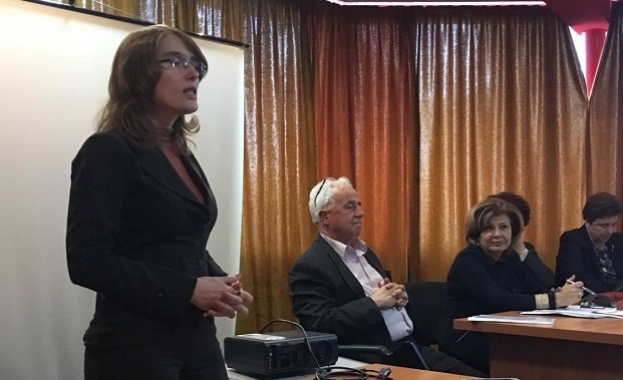 В Смолян продължава кръглата маса „Насилието през очите на жената“