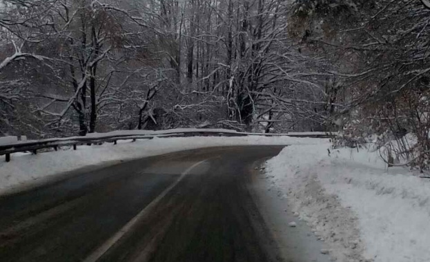 Ограничават движението през Троянския проход заради снегопочистване 