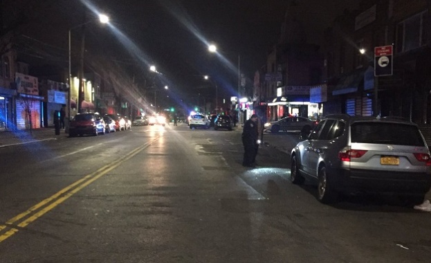 Кола се заби в група хора в Ню Йорк, има загинал и ранени