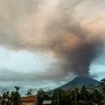 Вулканът Агунг съсипа туристическия сезон на Бали