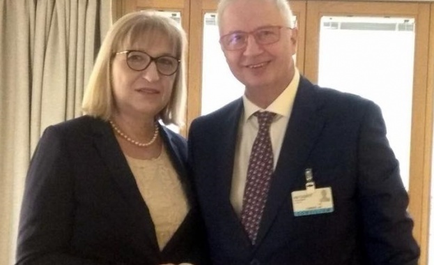 Цецка Цачева се срещна с унгарския си колега Ласло Троксани