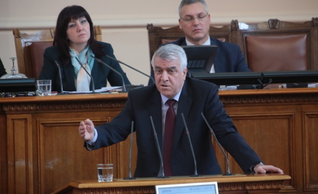 Румен Гечев: Предложението на Борисов не е заради субсидиите, а  заради  съсипващия управлението му доклад на ЕК