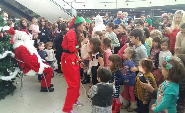 Дядо Коледа на летище "София"