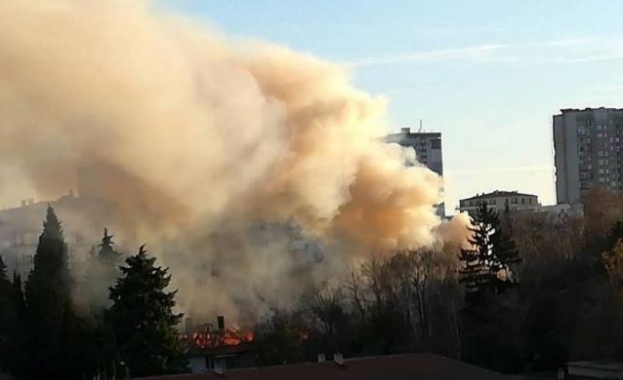 Голям пожар в сграда на жандармерията в Бургас