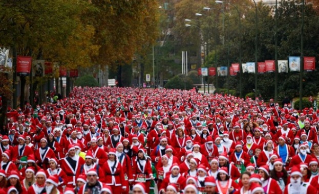 7000 Дядо Коледа тичат из Мадрид