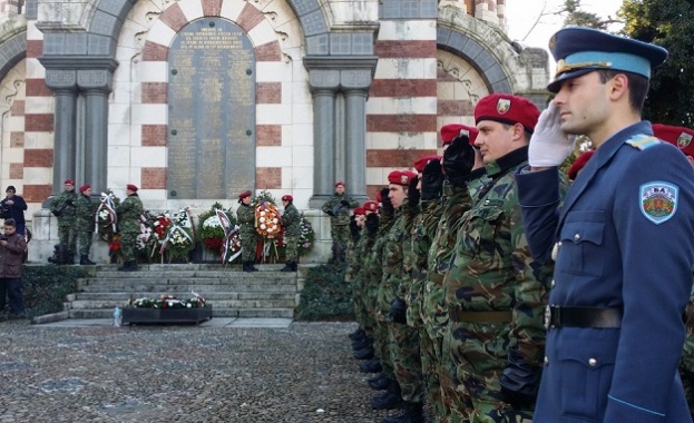 Военнослужещи от Сухопътни войски се включиха в ритуал по повод 140 години от Плевенската епопея