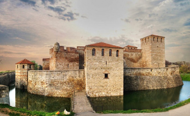 Спряха достъпа до средновековната крепост „Баба Вида“ след нови срутвания