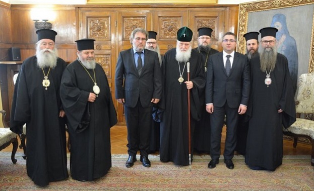 Патриарх Неофит и министри разговаряха за реставрацията на катедралата „Св. Александър Невски"