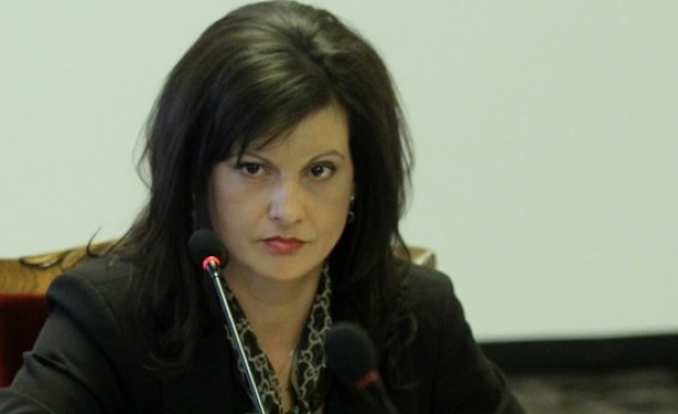 Дариткова: Ако Радев иска да реализира политически проект, да излезе от президентството
