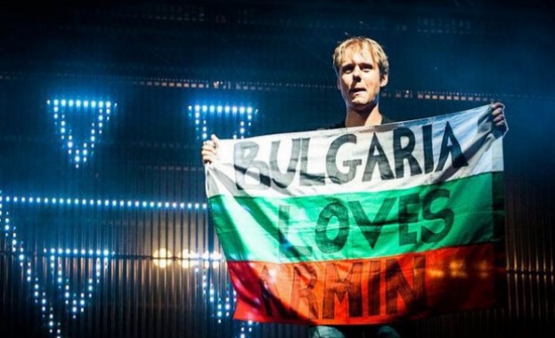 Време е за SOLAR Christmas 2017! Armin van Buuren и Fedde Le Grand идват специално за шоуто в "Арена Армеец"