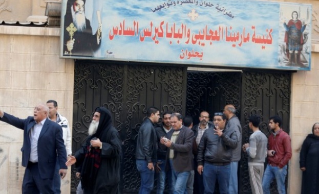 Въоръжен мъж нападна църква в Кайро, има загинали и ранени 