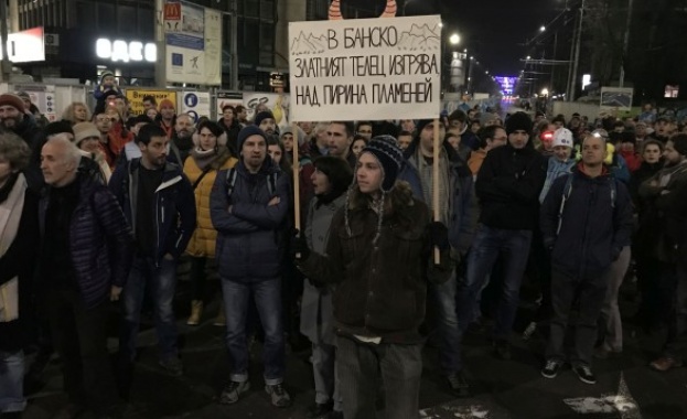 27 града на протест в защита на Пирин