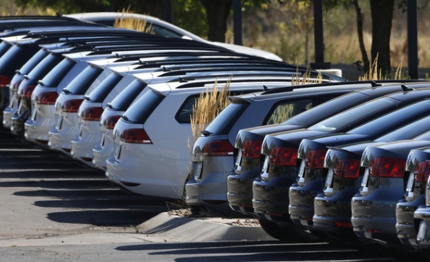 Продажбите на нови автомобили в Европейския съюз са намалели за
