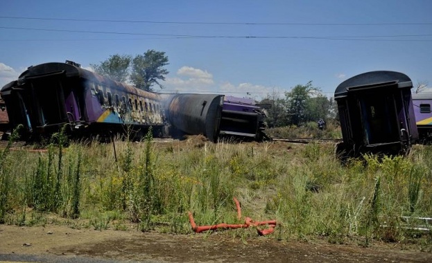 Ужасяваща трагедия в Южна Африка. Поне 18 загинали и стотици ранени при влакова катастрофа