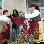 В Алваново къпят булки и зетьове за Ивановден