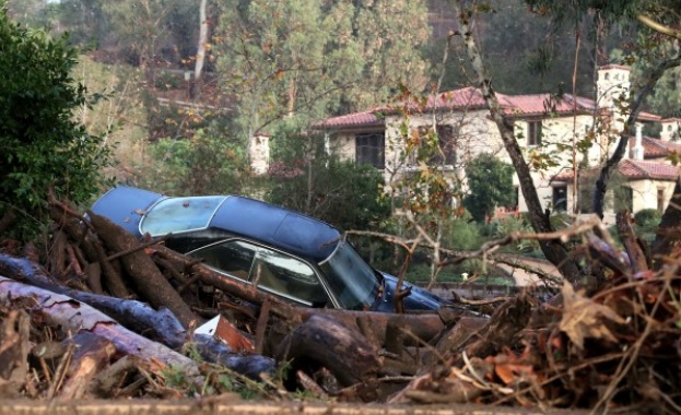 Расте броят на жертвите на свлачищата в Калифорния