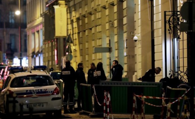 Крадци с брадви отмъкнаха бижута за над 4 милиона евро от прочут хотел в Париж