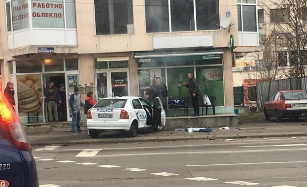 Двама полицаи пострадаха при катастрофа в София