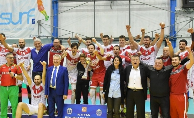 Бургас е №1 в мъжкия волейбол, „Нефтохимик 2010“ триумфира с Купата на България