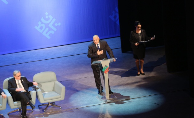 Лесни на сълзи, обидчиви на истини