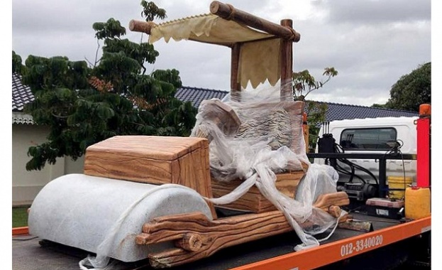Малайзийски султан се сдоби с кола като на Фред Флинтстоун 