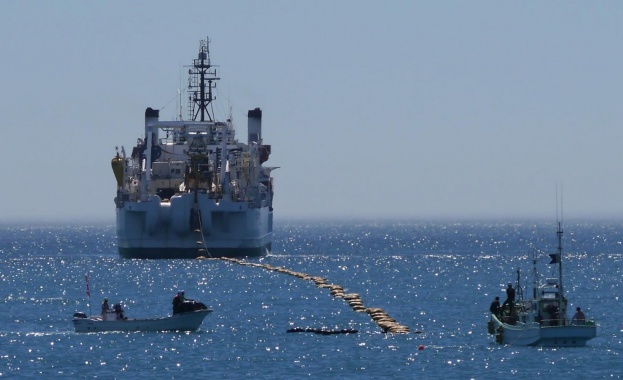 "Гугъл" прокарва частни междуконтинентални кабели