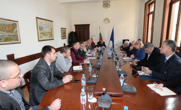 Цачева и синдикатът на надзирателите не постигнаха съгласие за заплатите