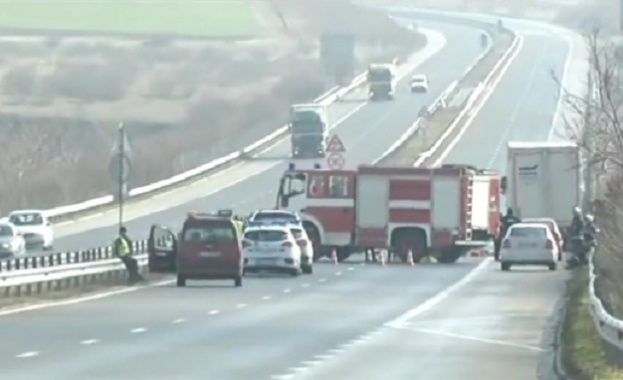 Трима са загинали при пътен инцидент на АМ „Хемус“