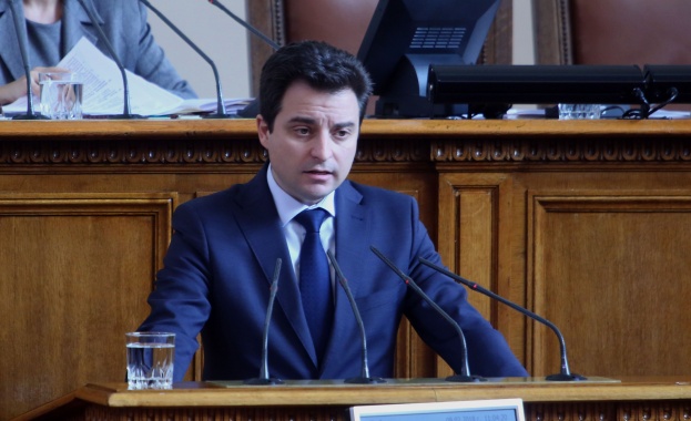 Димитър Данчев към министър Емил Караниколов: Не оставяйте милиони в ръцете на компрометирани хора