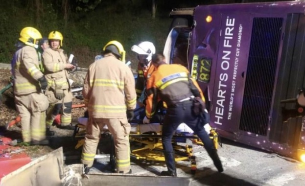Поне 19 души загинаха при катастрофа на автобусв Хонконг