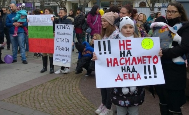 Родители протестираха срещу агресията в детските градини