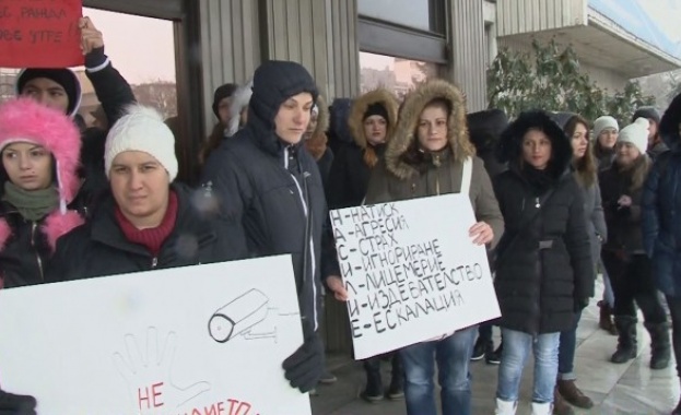 Нови протести срещу насилието в детските градини