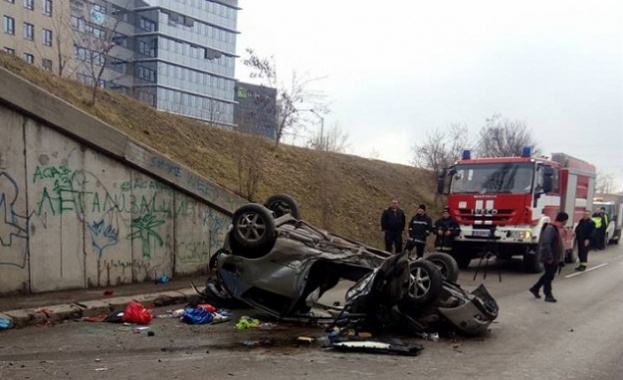 Тежка катастрофа в столицата, жена излетя от мост с автомобила си