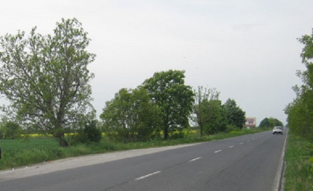 Подписан е договорът за рехабилитацията на още 9 км от пътя Раднево - Новоселец, финансирана от ОПРР