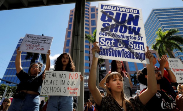Младите американци се надигнаха, масови протести във Флорида с искане за по-строг контрол върху оръжията