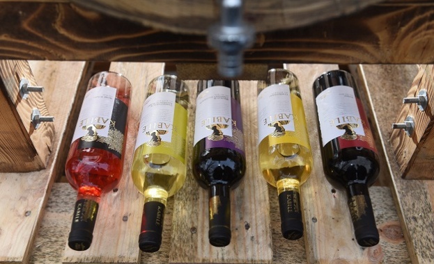„Вила Ямбол“ почерпи с над 3000 литра вино град Ямбол