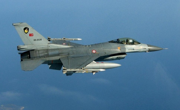 Турски самолети нарушили 42 пъти гръцкото въздушно пространство само за ден