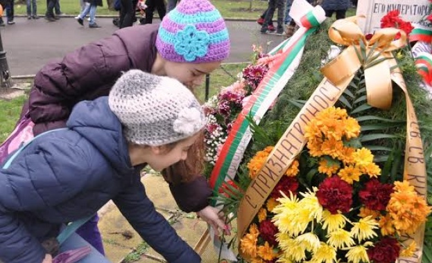 Бургас отбелязва с богата празнична програма 140 години от Освобождението на България