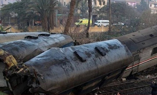 19 жертви и десетки ранени при сблъсък на два влака в Египет