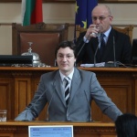 Зарков: Законът за обществените поръчки започва все повече да прилича на швейцарско сирене