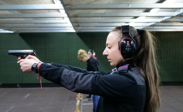 48 дами мерят сили в първия за страната турнир по стрелба за жени, служители в силовите структури