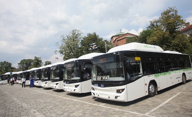 Тръгват нощни автобуси в София