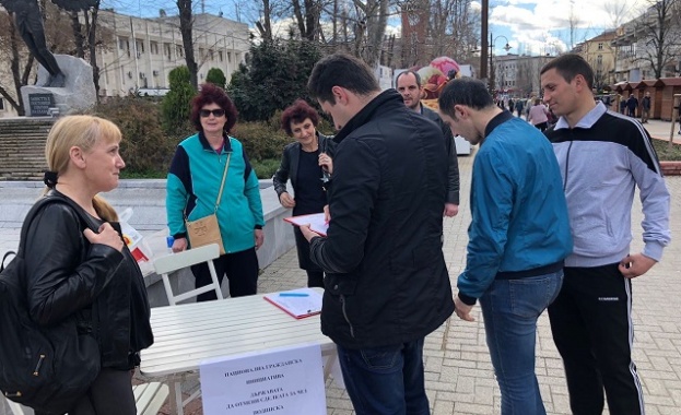 Елена Йончева събра 100 подписа само за час срещу сделката с ЧЕЗ