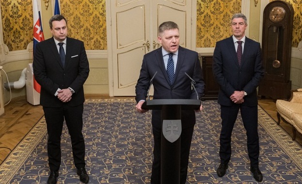 Ефектът на доминото: Президентът на Словакия прие оставката на премиера Фицо