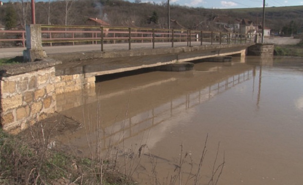 Спада нивото на река Скът в района на Мизия