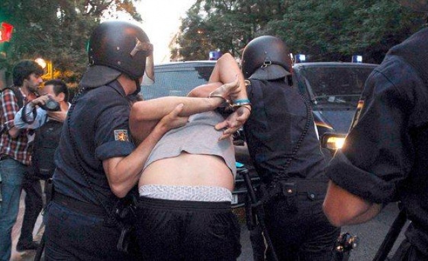 Полицията в Мадрид използва гумени куршуми срещу протестиращи мигранти
