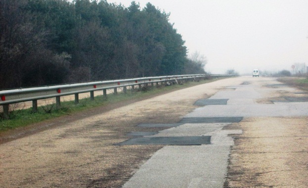 Над 570 км пътища ще бъдат ремонтирани със средства от бюджета